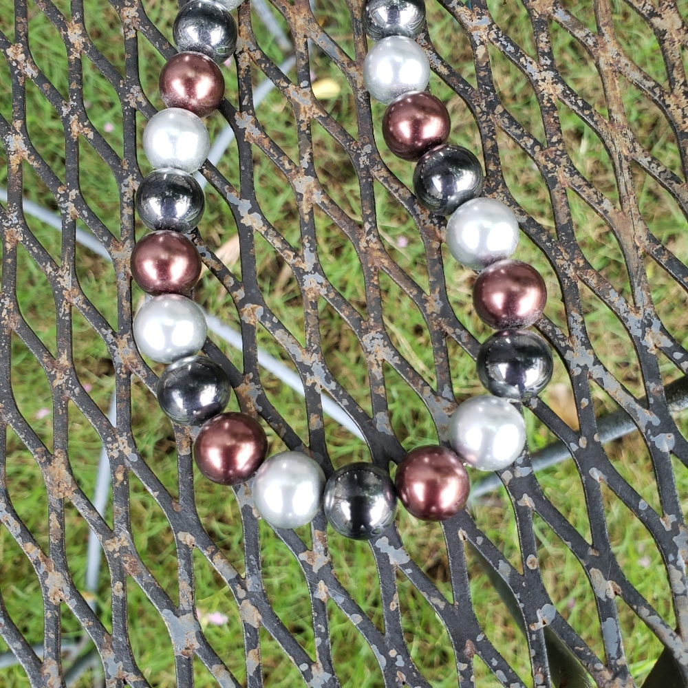 2/$12 Lot of 3 costume necklaces - Picture 3 of 10
